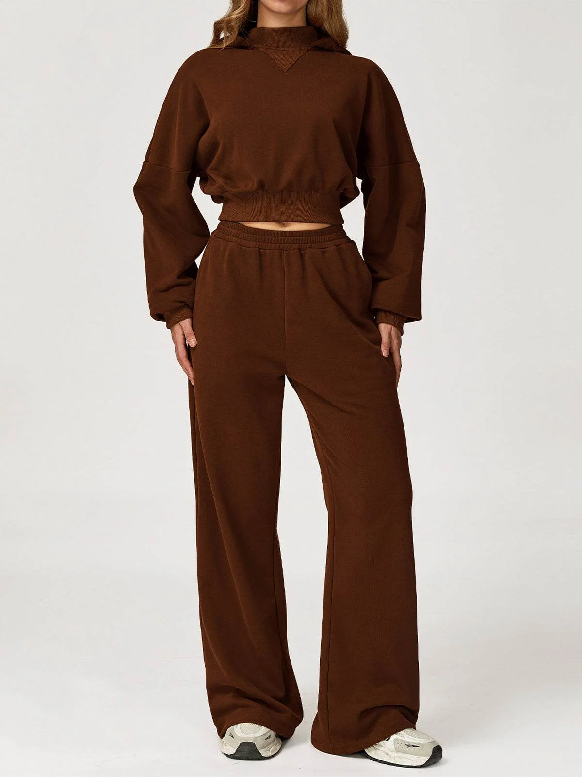 Sport Set with Long Sleeve Crop Sweatshirt and Sweatpant - Artadvier