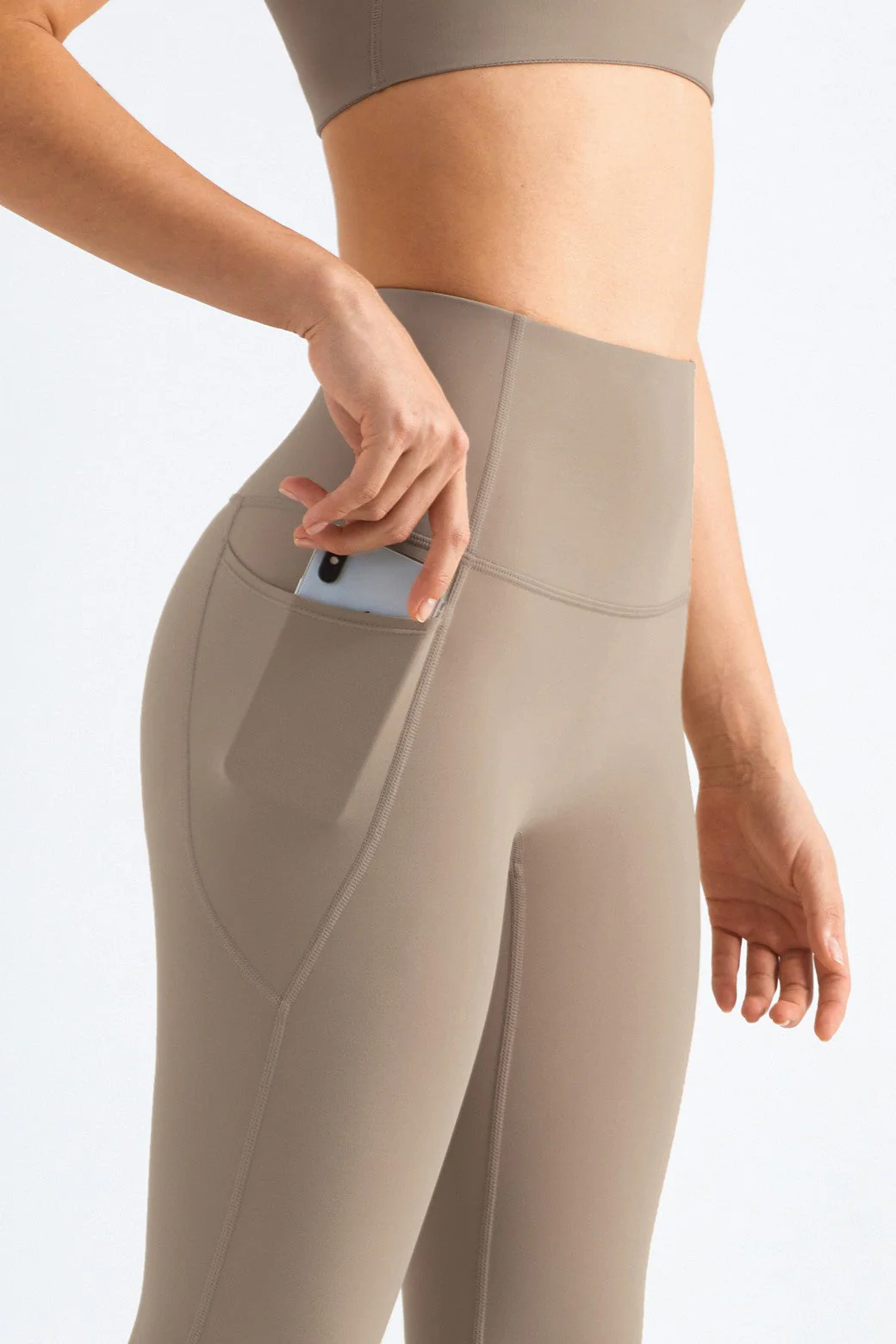 High-Rise Gym Leggings with Pockets - Artadvier